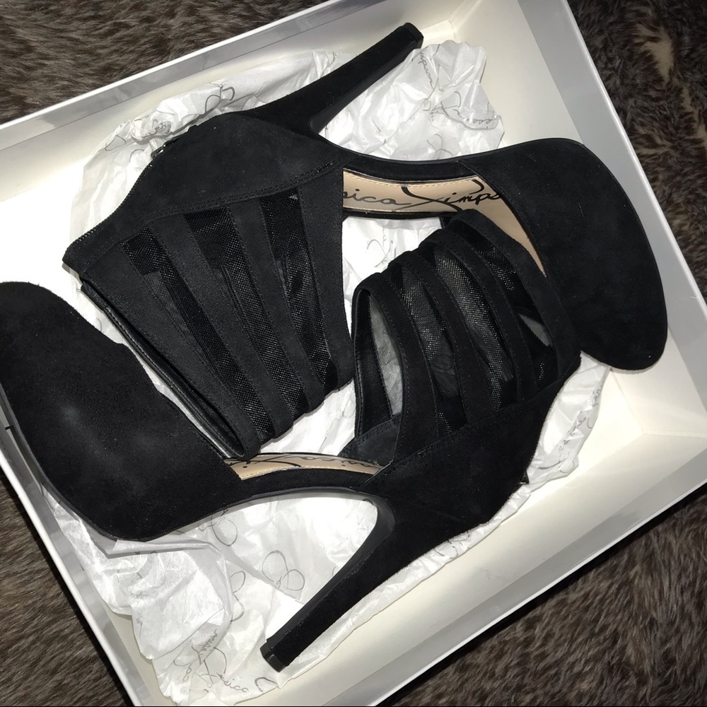 Closed Round Toe heels